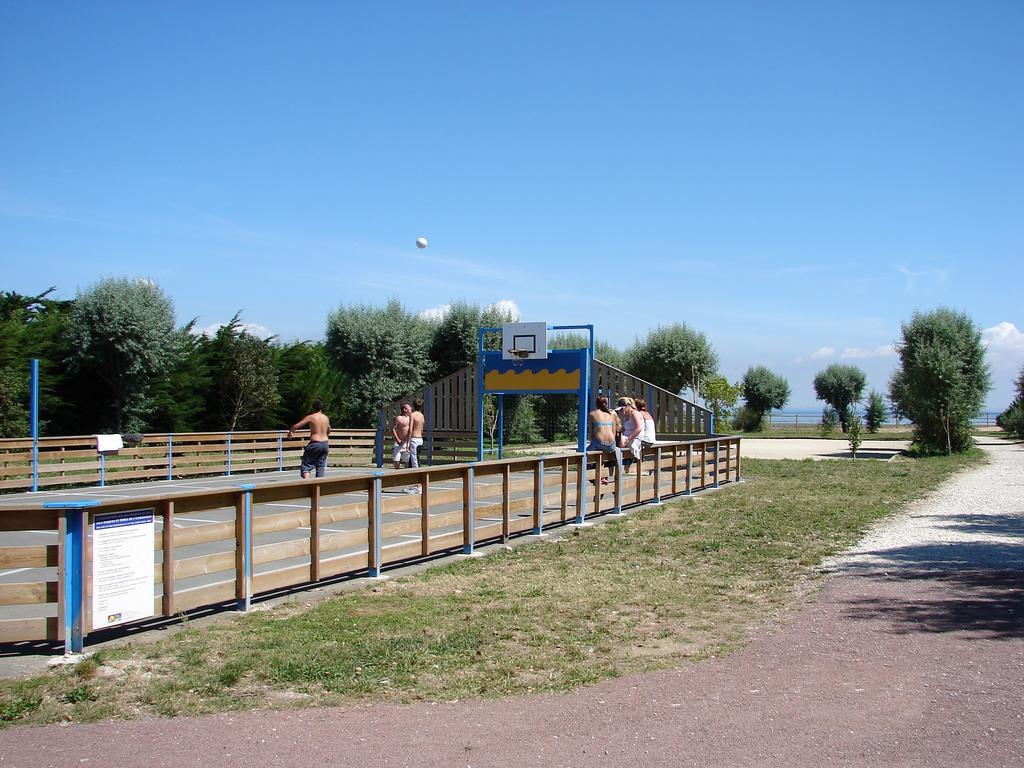 Camping Phare Ouest Saint-Denis-dʼOléron 外观 照片