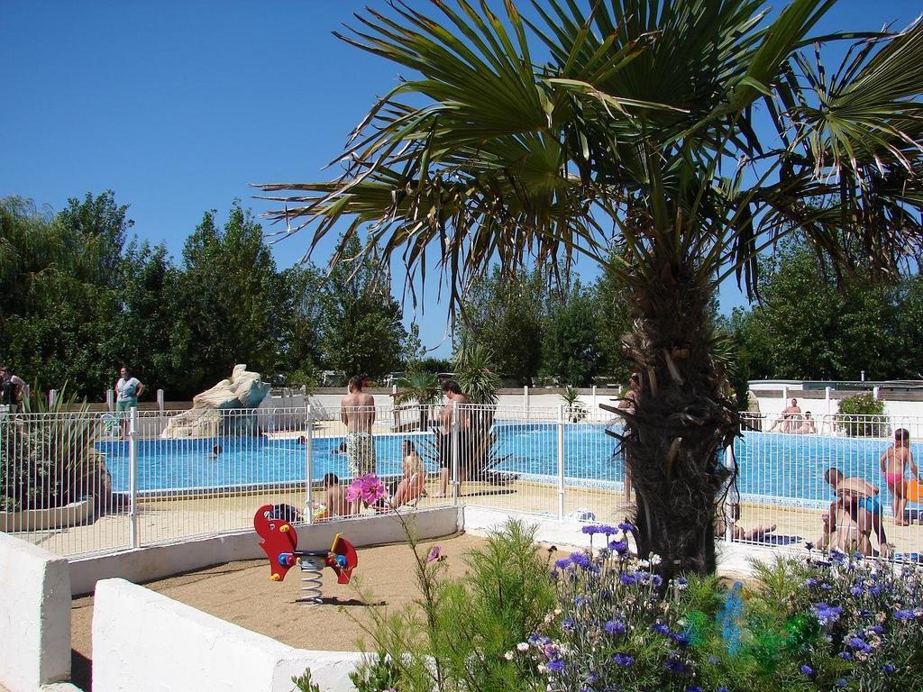 Camping Phare Ouest Saint-Denis-dʼOléron 外观 照片