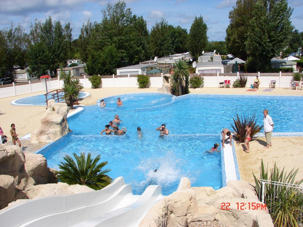 Camping Phare Ouest Saint-Denis-dʼOléron 外观 照片
