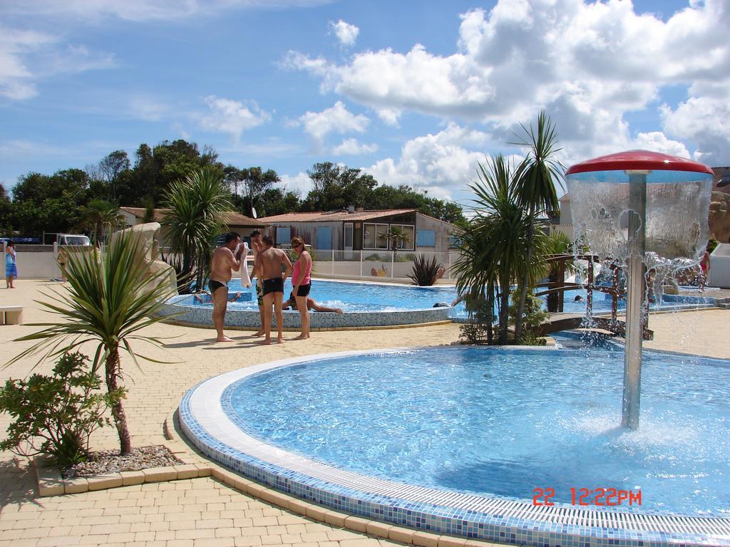 Camping Phare Ouest Saint-Denis-dʼOléron 外观 照片