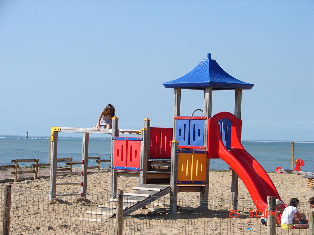Camping Phare Ouest Saint-Denis-dʼOléron 外观 照片